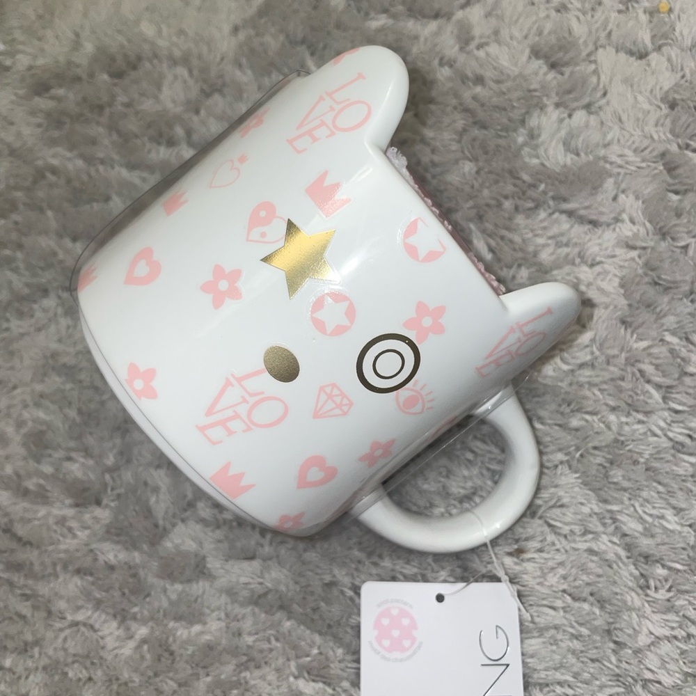Cat 🐱 mug ☕️ - STATUS ICONS MUG & COZY SOCKS GIFT SET - 2 PACK